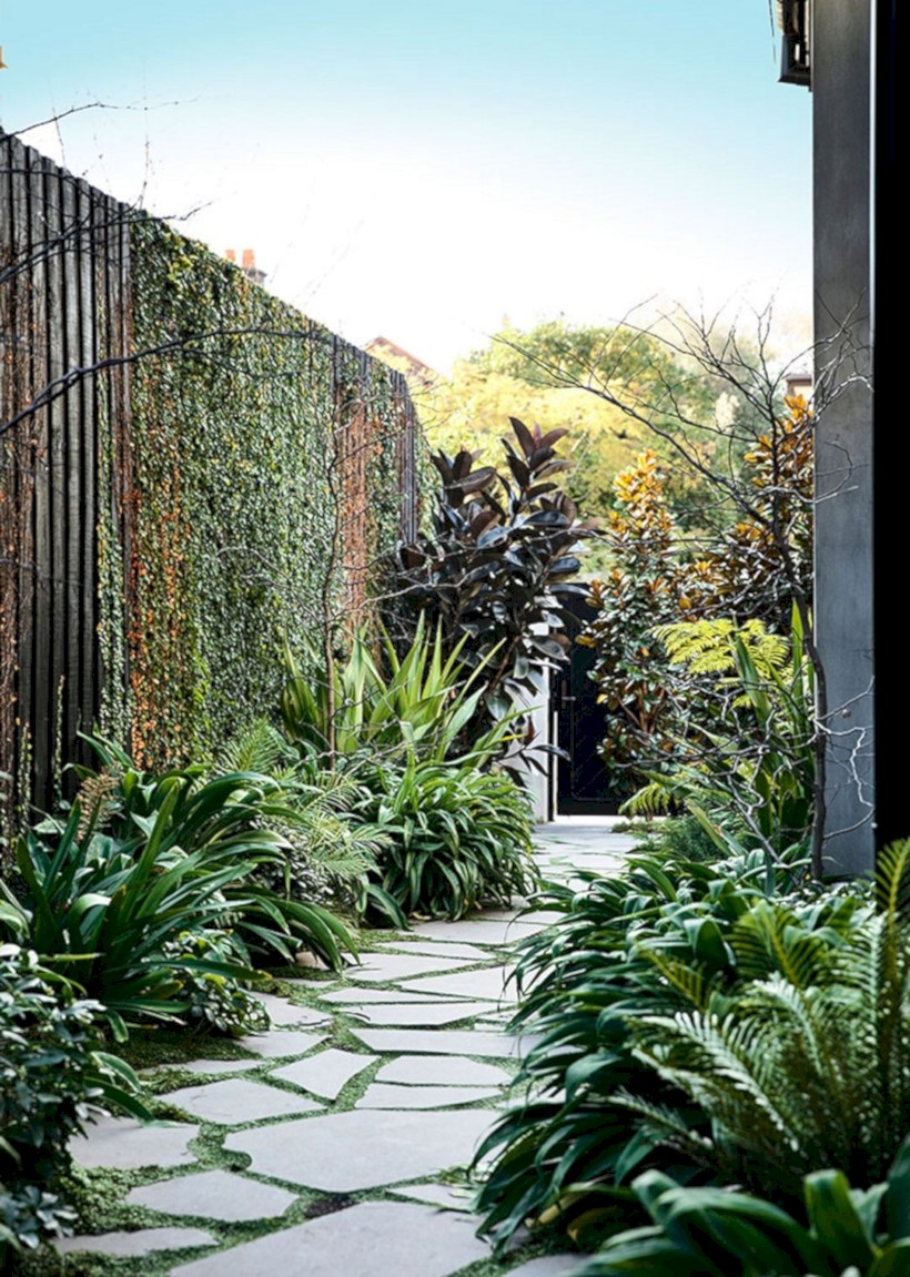 Best garden walkway to envy your visitor 29