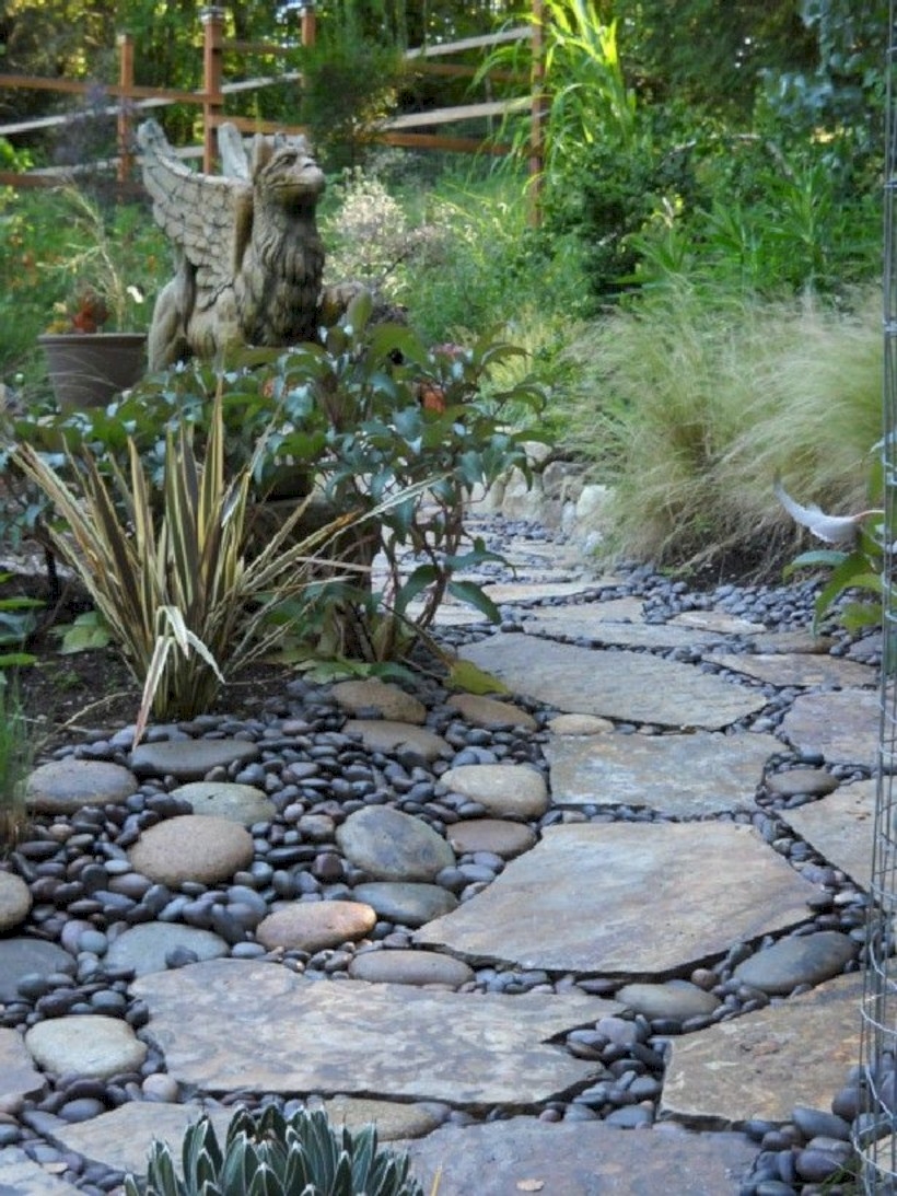 Best garden walkway to envy your visitor 32