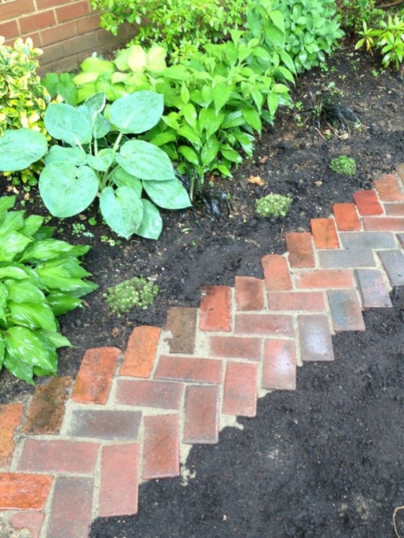 Best garden walkway to envy your visitor 33