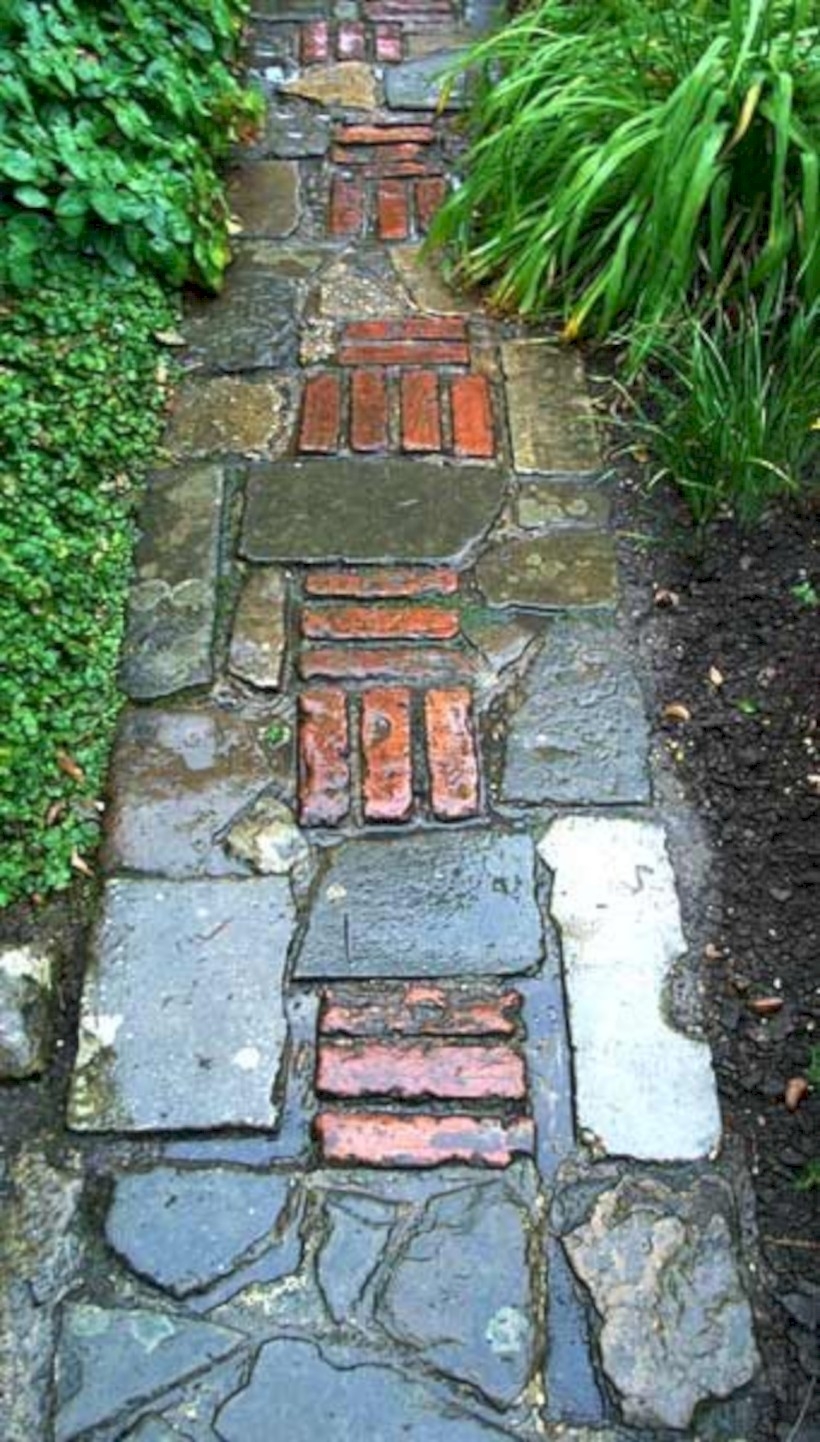 Best garden walkway to envy your visitor 34