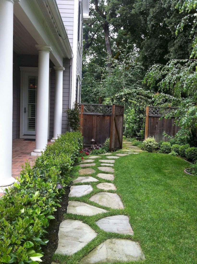 Best garden walkway to envy your visitor 36