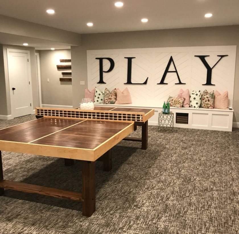 Built-in bench for your basement design ideas 08