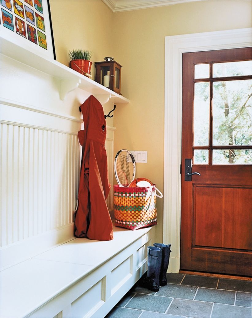 Built-in bench for your basement design ideas 09