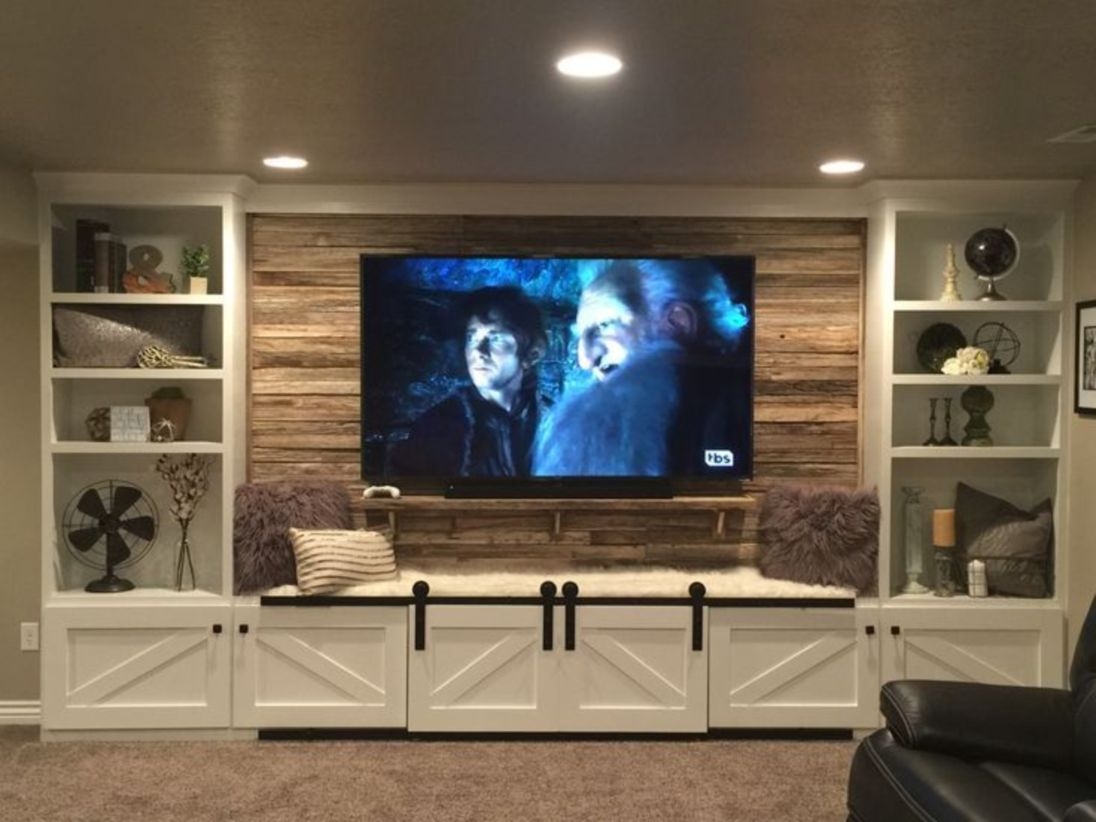 Built-in bench for your basement design ideas 18