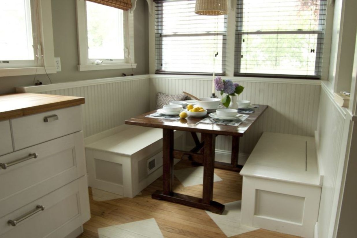 Built-in bench for your basement design ideas 20