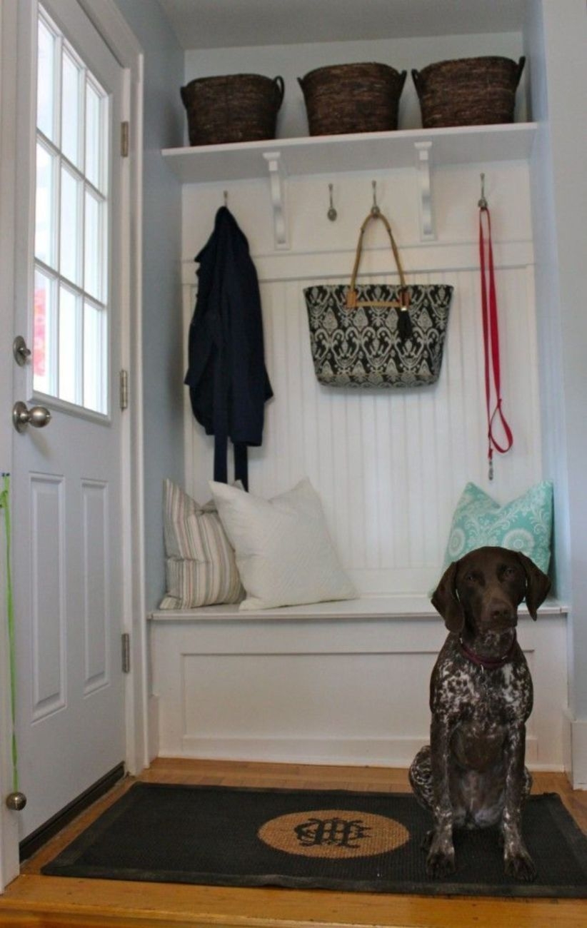 Built-in bench for your basement design ideas 31