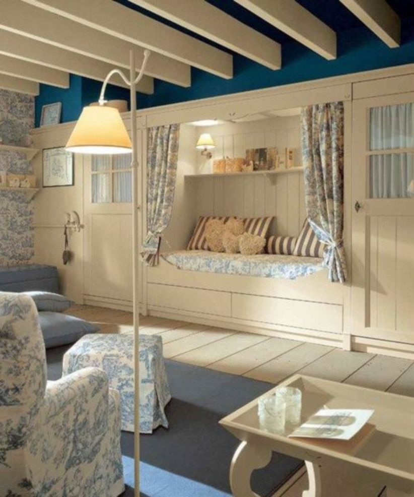 Built-in bench for your basement design ideas 33