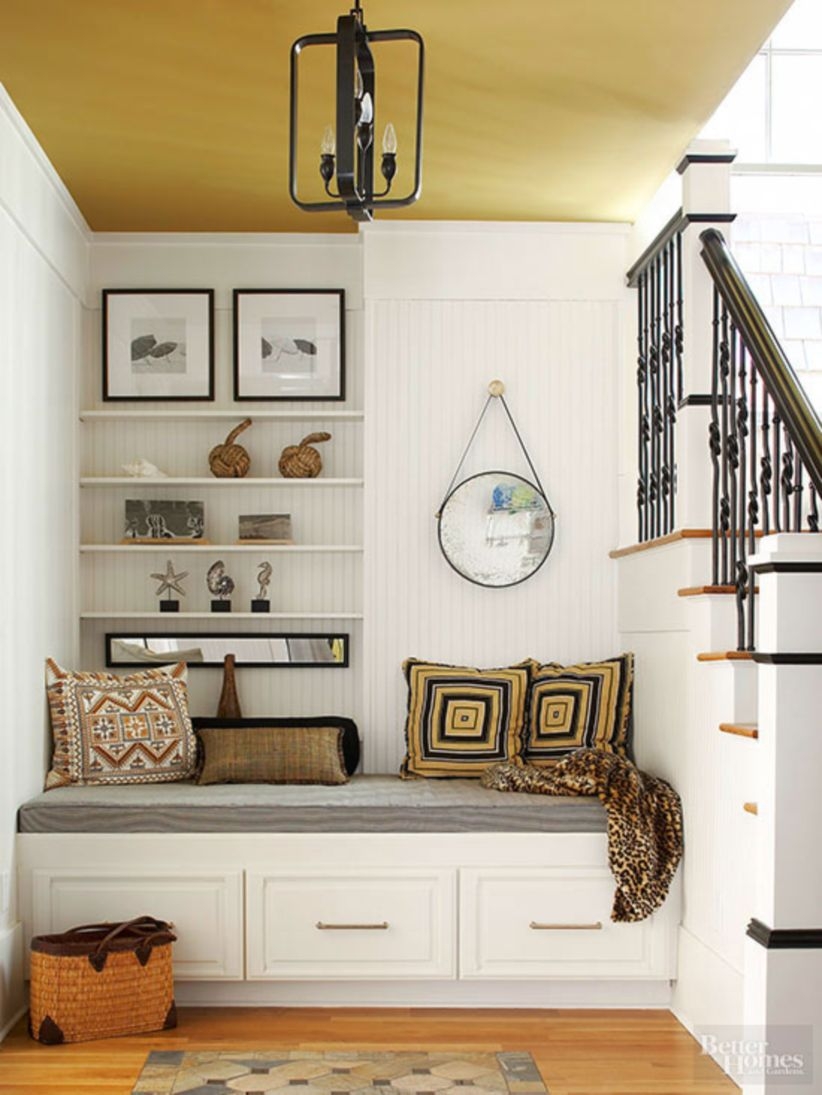 Built-in bench for your basement design ideas 36