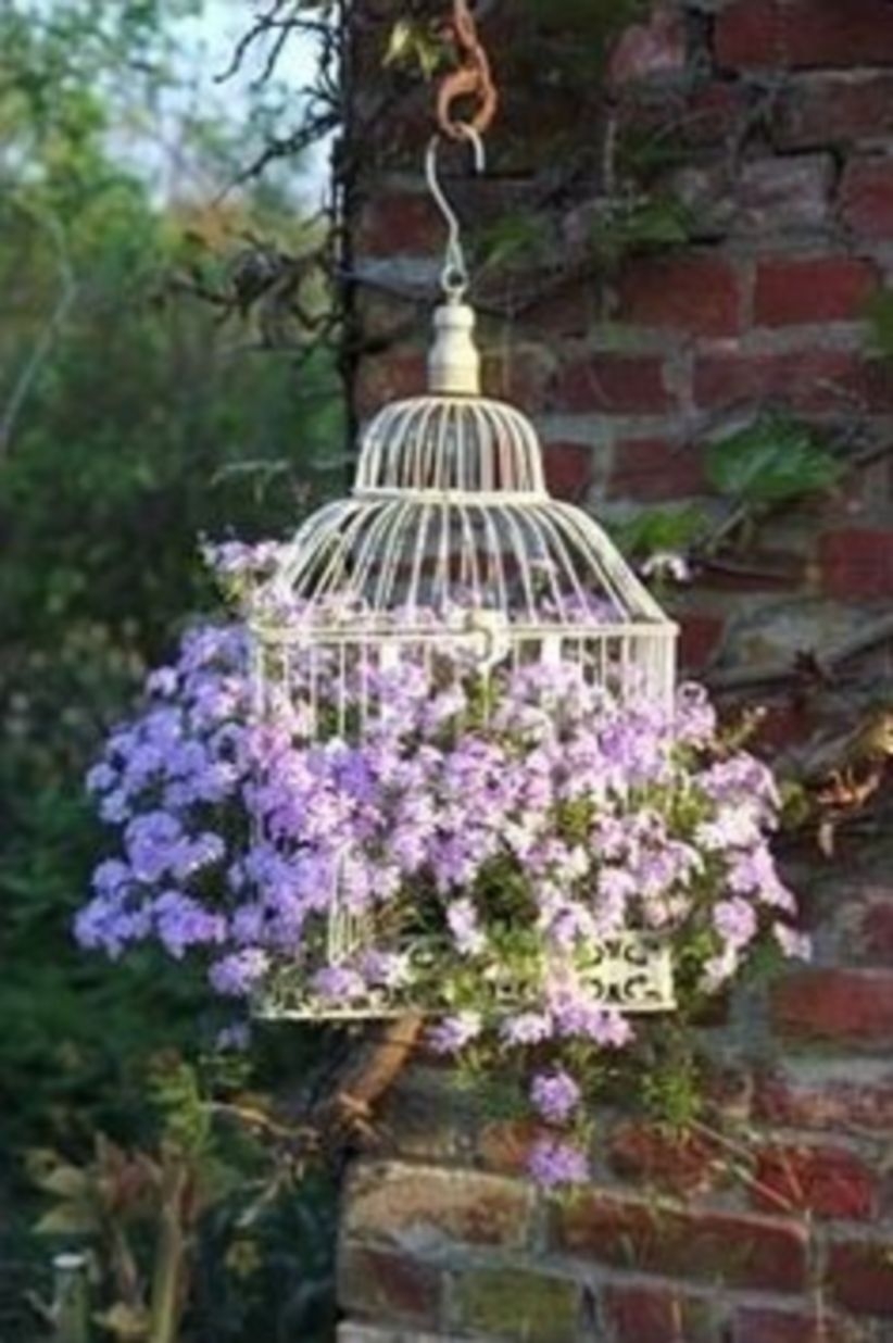 Charming outdoor hanging planters ideas to brighten your yard 25