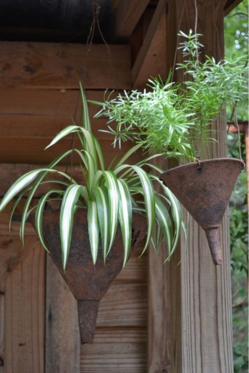 Charming outdoor hanging planters ideas to brighten your yard 37