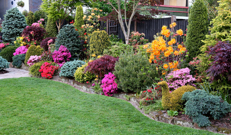 Colorful-garden-flower-bed-for-your-front-yard-landscape