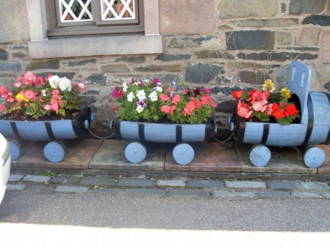 Creative garden potting ideas 38