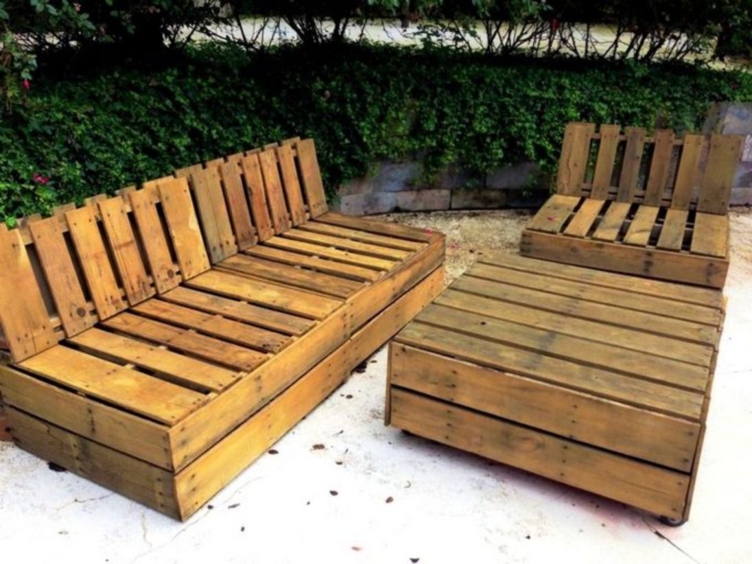 Easy pallet furniture projects for beginners 13
