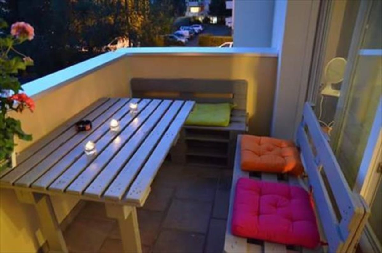 Easy pallet furniture projects for beginners 24