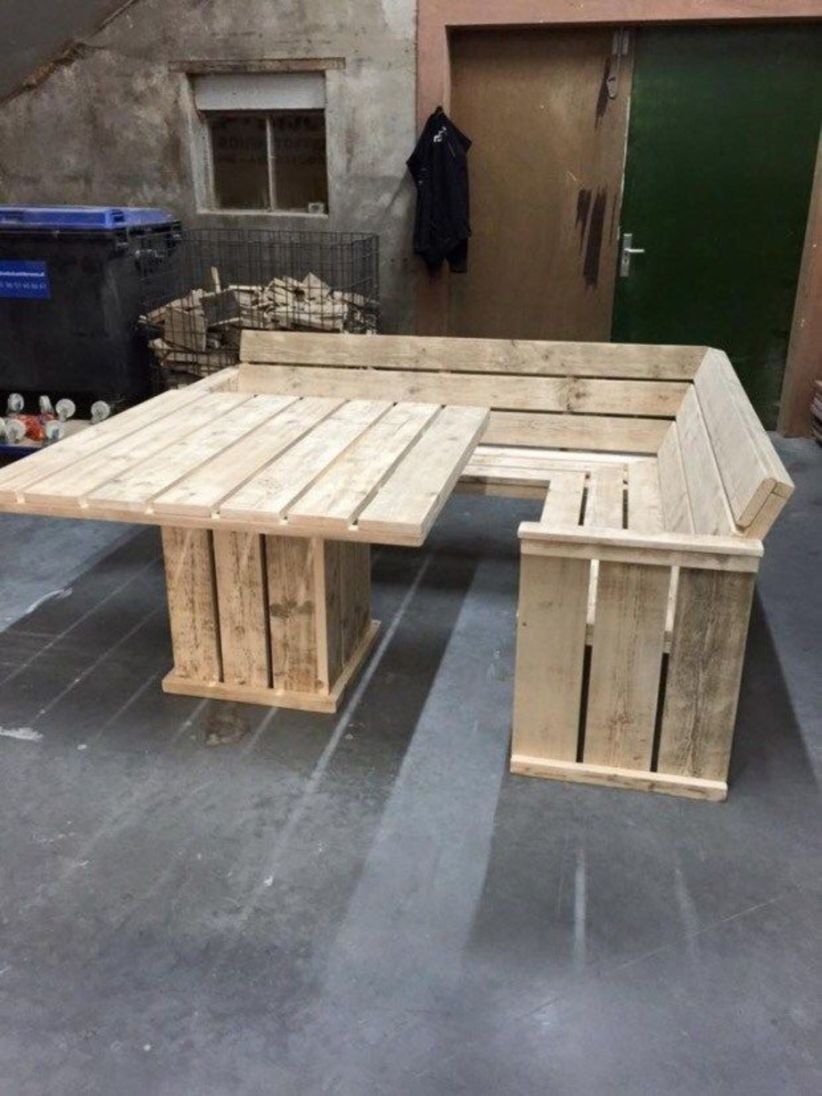 Easy pallet furniture projects for beginners 29