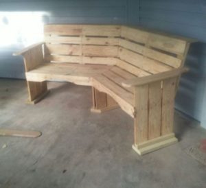 Furniture pallet projects you can diy for your home 31