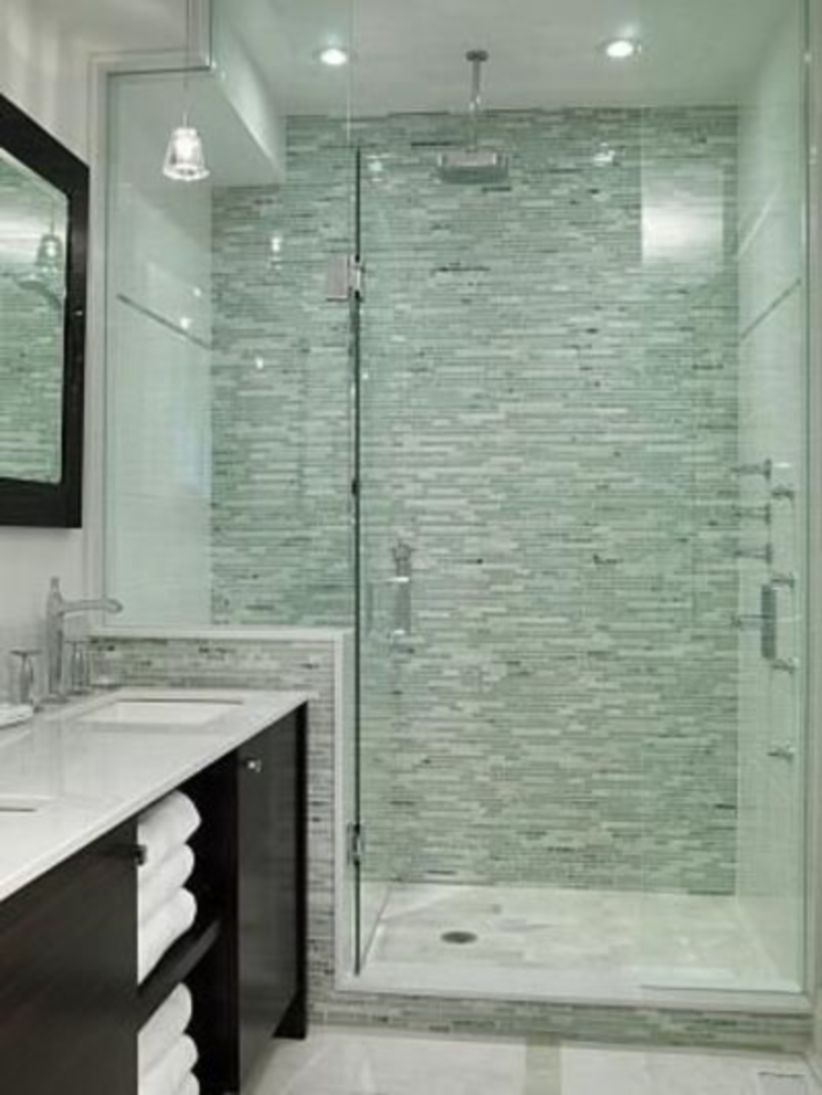 Half wall shower for your small bathroom design ideas 35