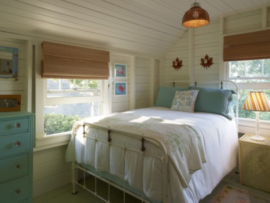 High ceilings accent wall with traditional and classic look 02