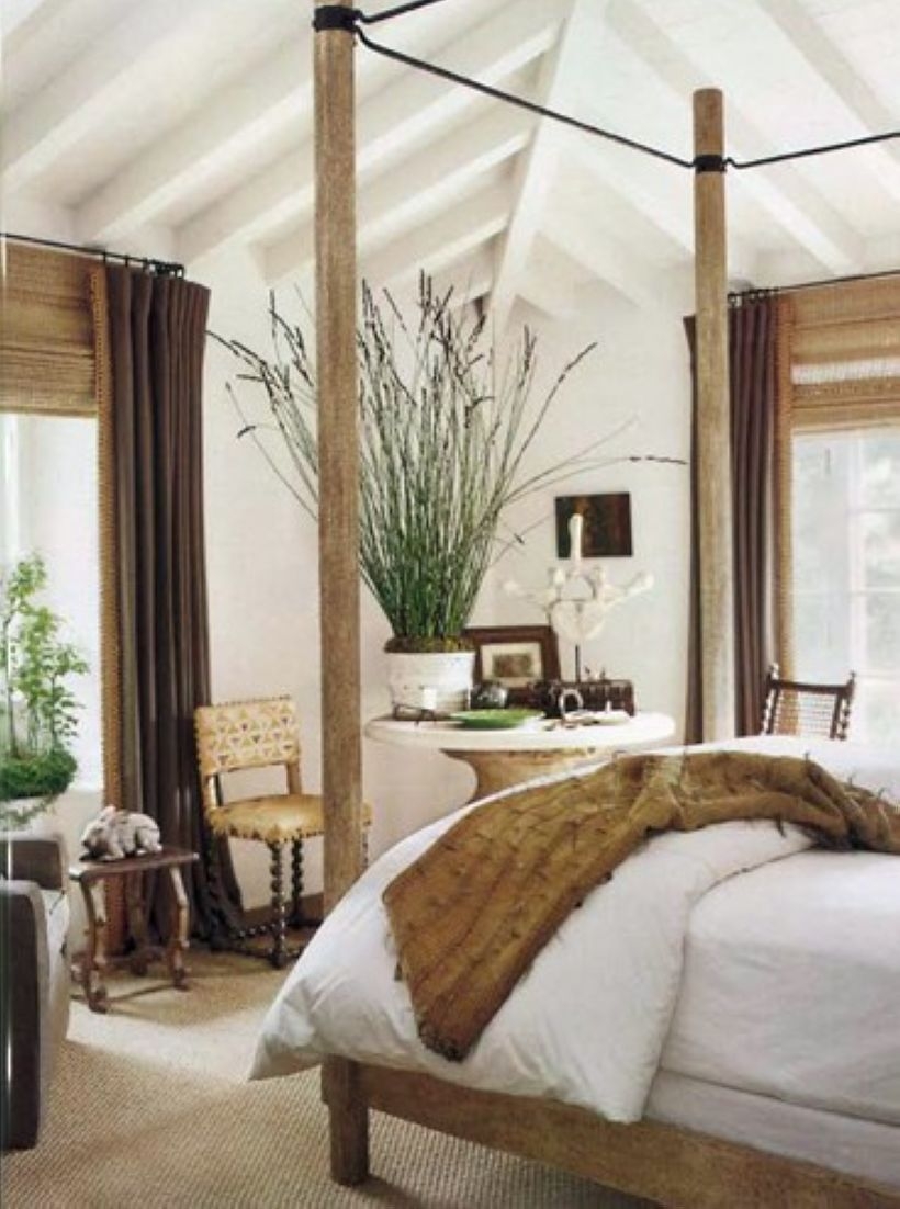 High ceilings accent wall with traditional and classic look 06