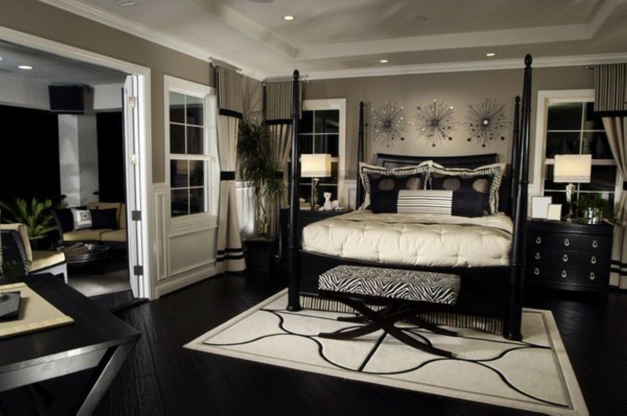 High ceilings accent wall with traditional and classic look 36