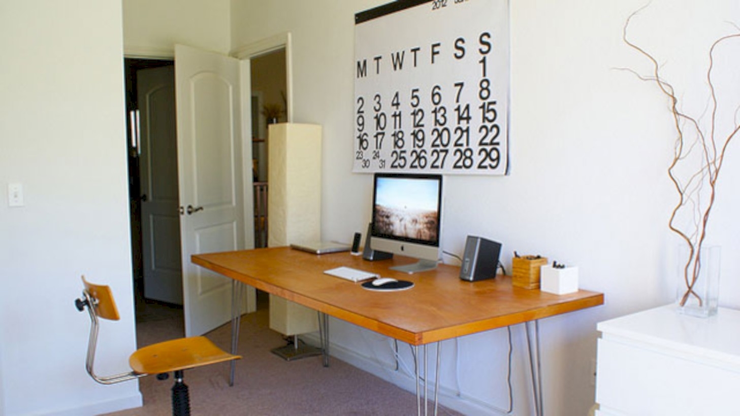 Neat and clean minimalist workspace design ideas for your home 09