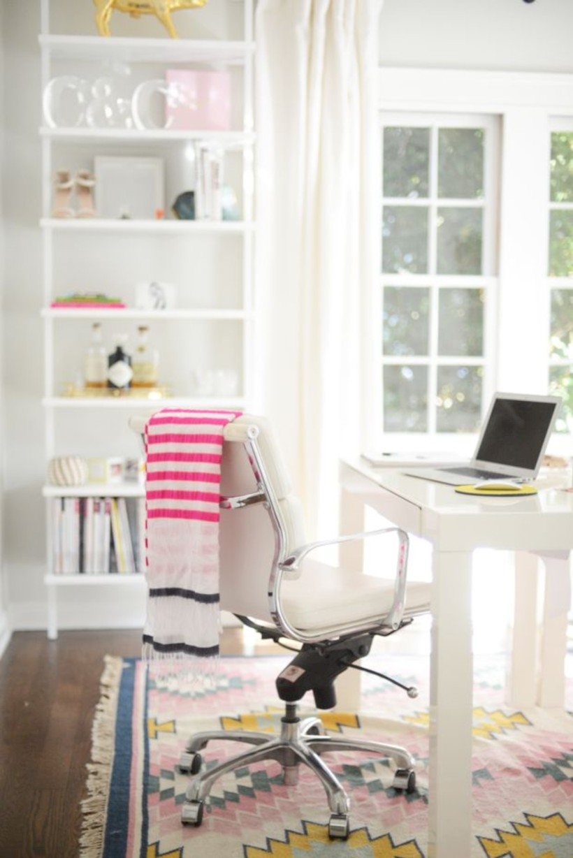 Neat and clean minimalist workspace design ideas for your home 27