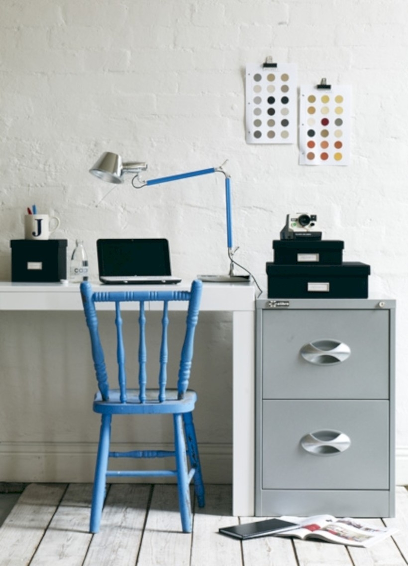 Neat and clean minimalist workspace design ideas for your home 28