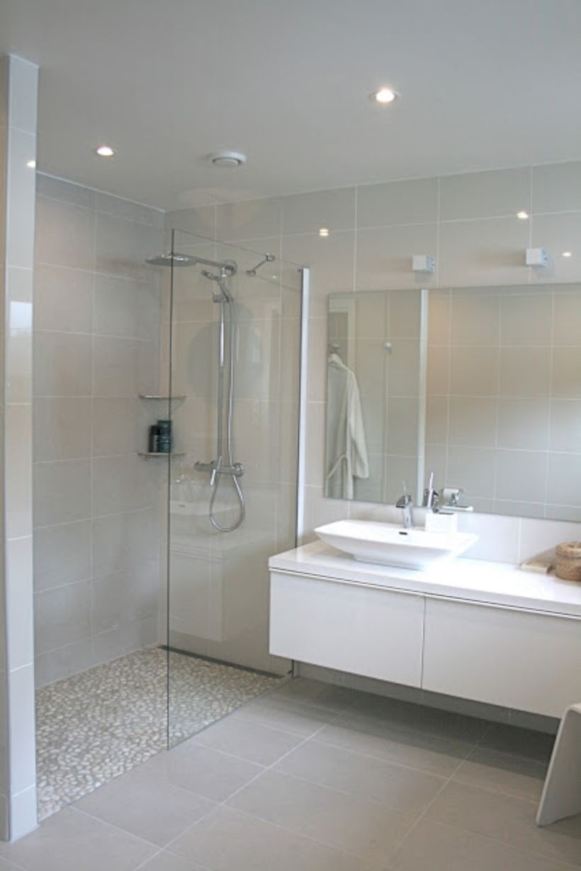 Nice and minimalist bathroom with the glass wall with a concrete 01