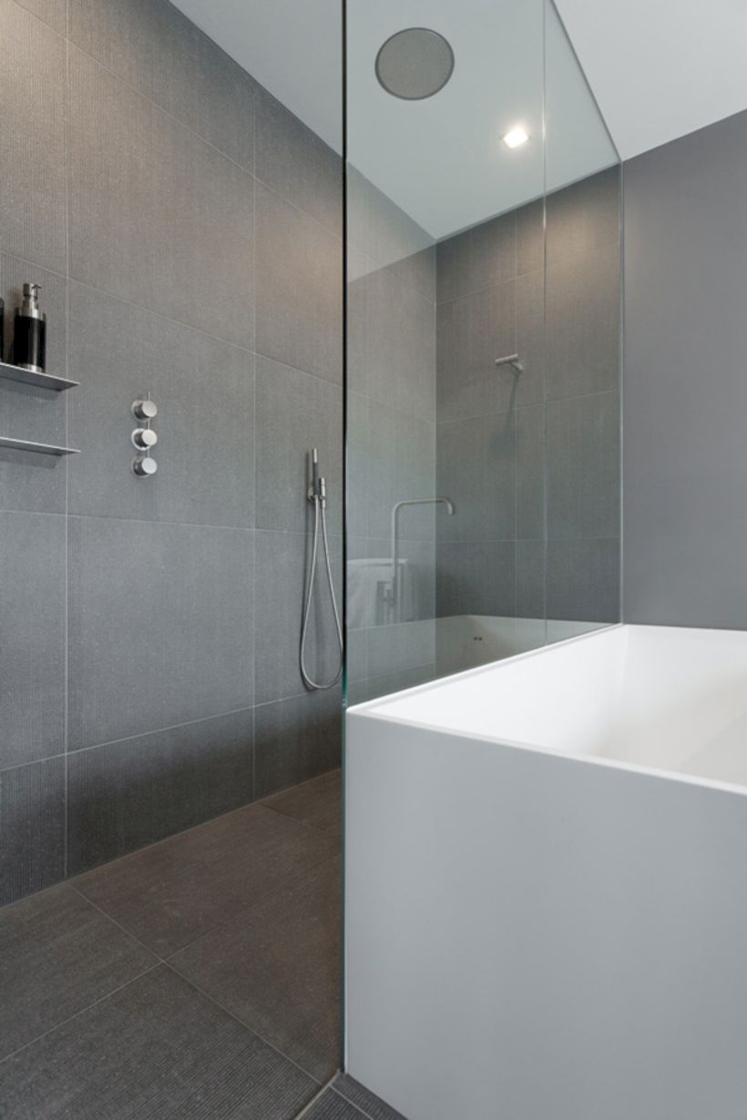 Nice and minimalist bathroom with the glass wall with a concrete 02