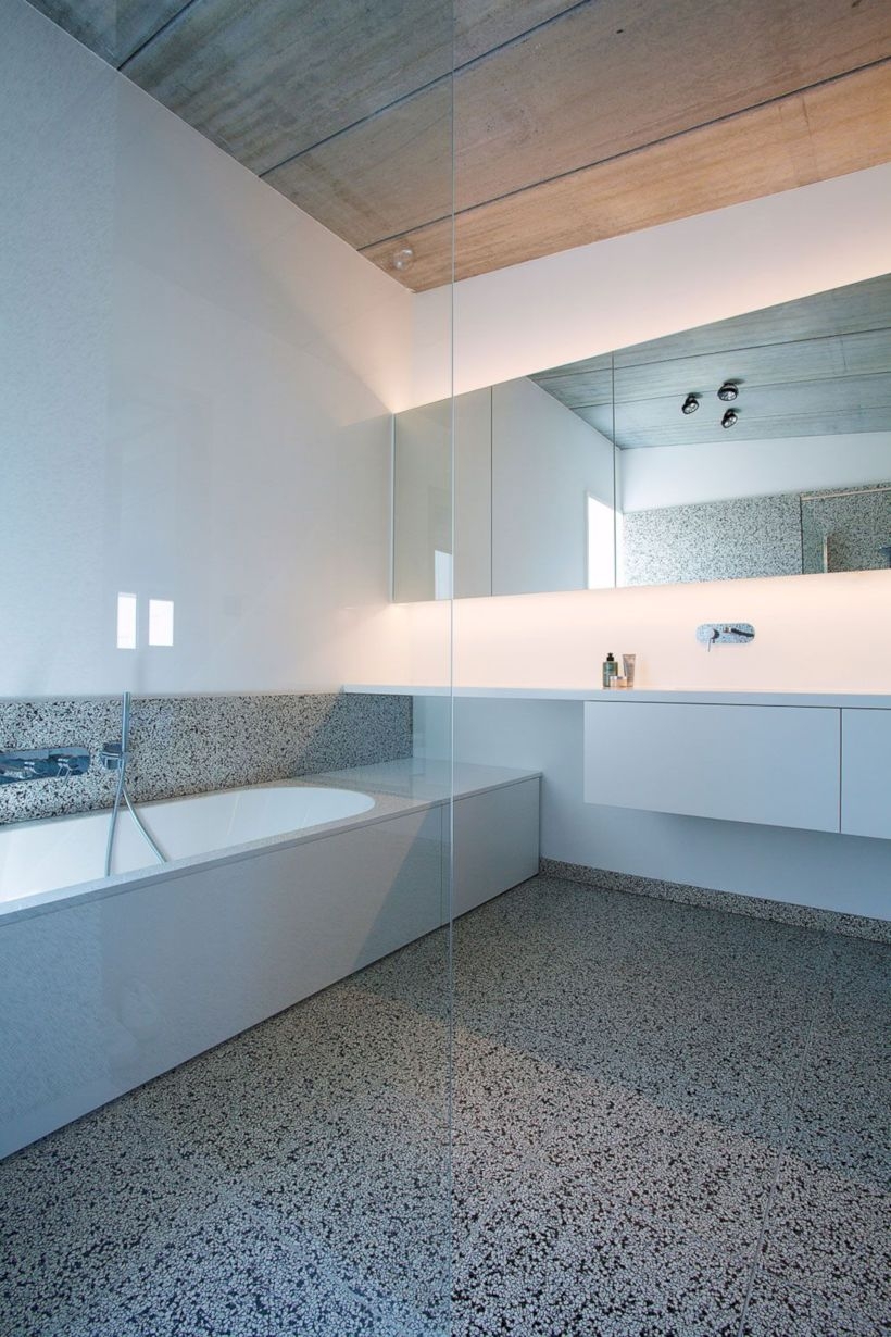 Nice and minimalist bathroom with the glass wall with a concrete 33