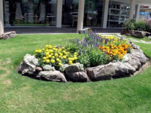 Outdoor garden decor landscaping flower beds ideas 22
