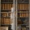 Pieces to create a stylish bookcase instantly 04