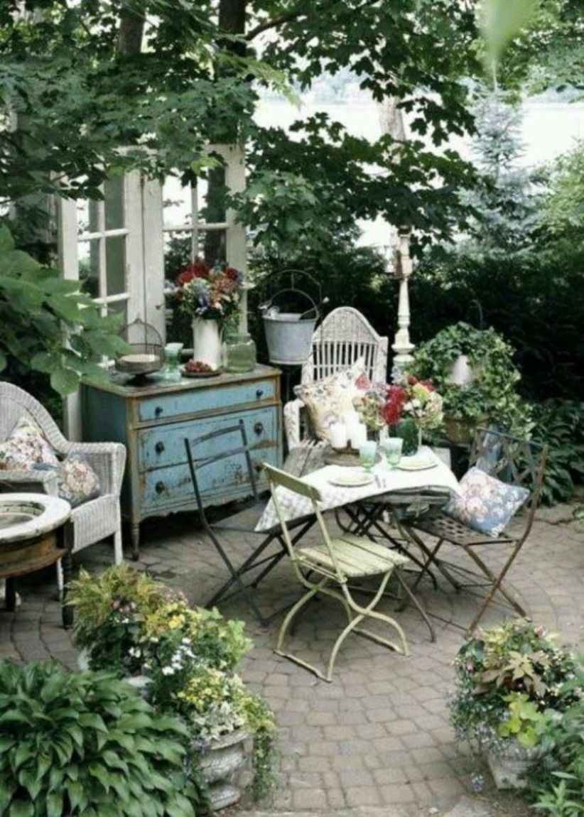 Shabby chic and bohemian garden ideas 39