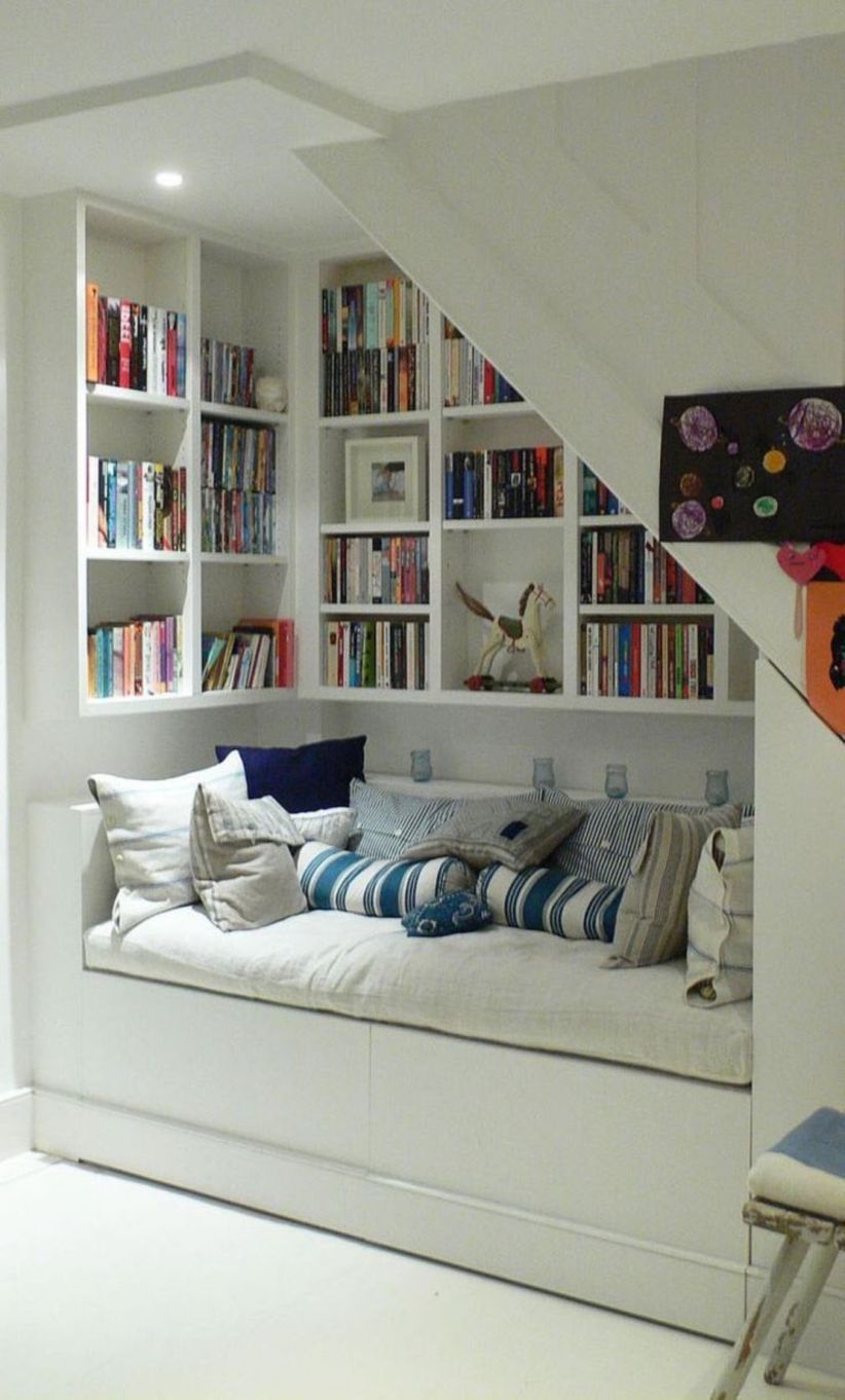 Stunning bookshelves ideas for bedroom decoration 08