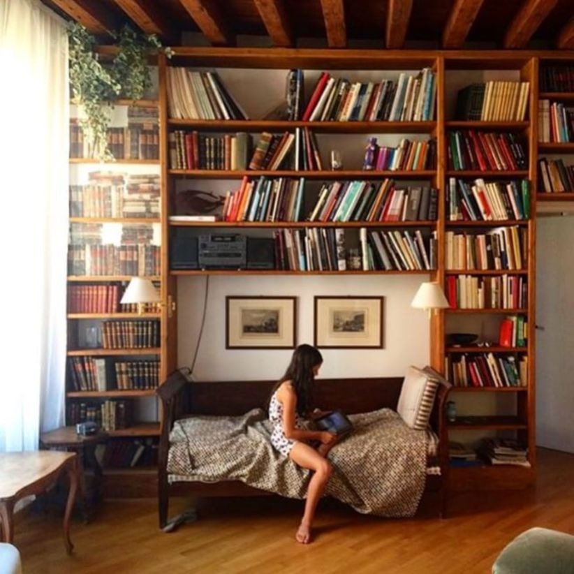 Stunning bookshelves ideas for bedroom decoration 19