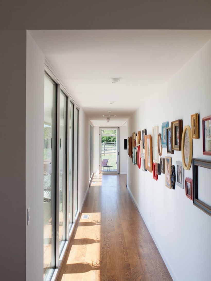 White wall and picture frames in hallway decorating ideas 09