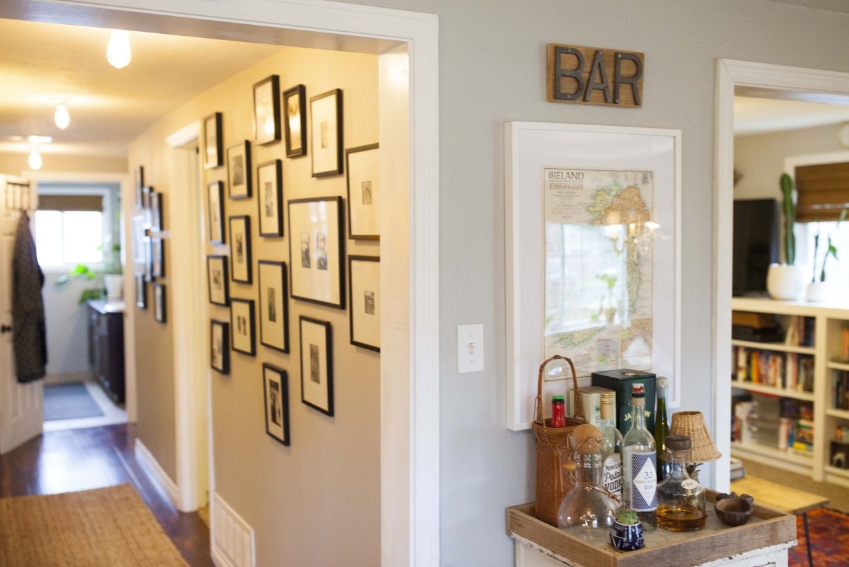 White wall and picture frames in hallway decorating ideas 14