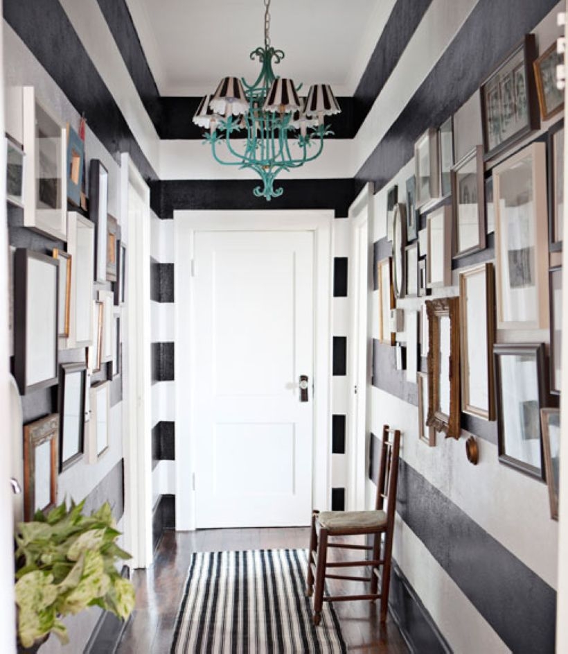 White wall and picture frames in hallway decorating ideas 19