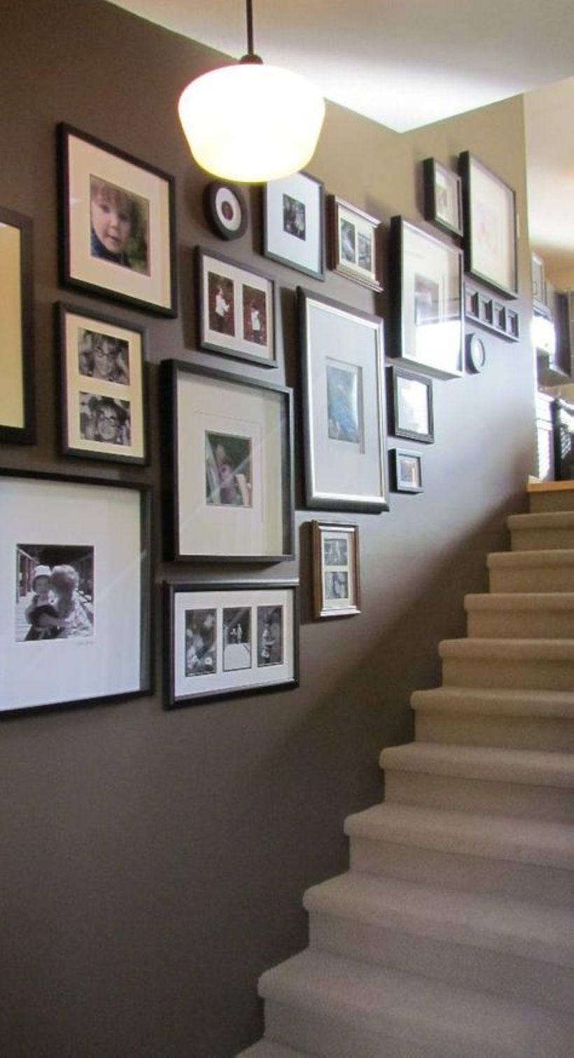 White wall and picture frames in hallway decorating ideas 20