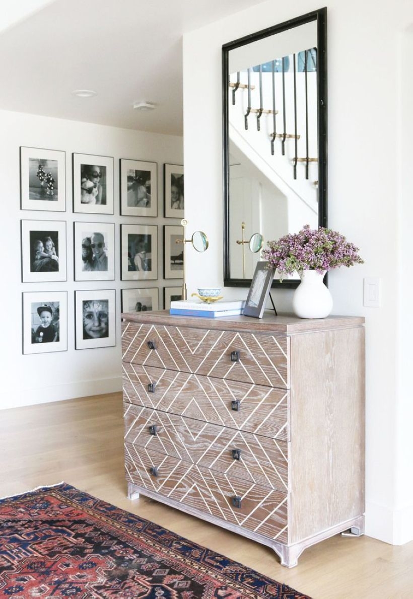 White wall and picture frames in hallway decorating ideas 30