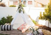 Celebrating baby with a bohemian picnic party