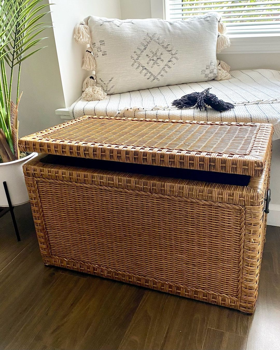 Creative Decorating Ideas Using Wicker Baskets - Matchness.com