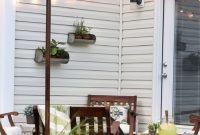 Freestanding string light