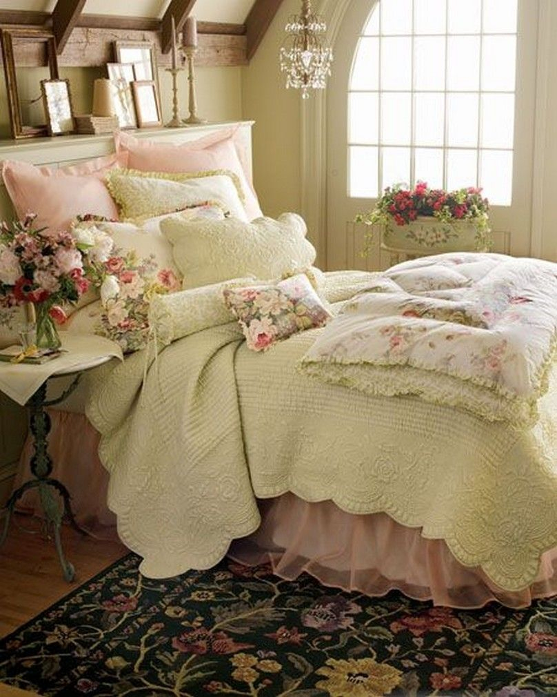 Classic and vintage farmhouse bedroom ideas 13