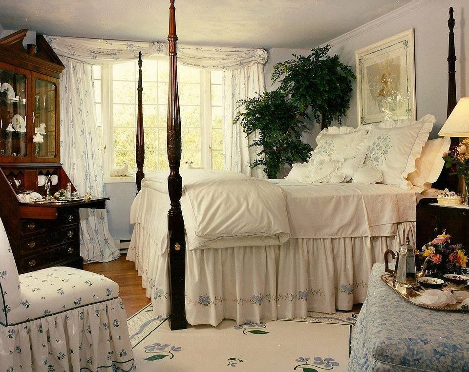 Classic and vintage farmhouse bedroom ideas 17