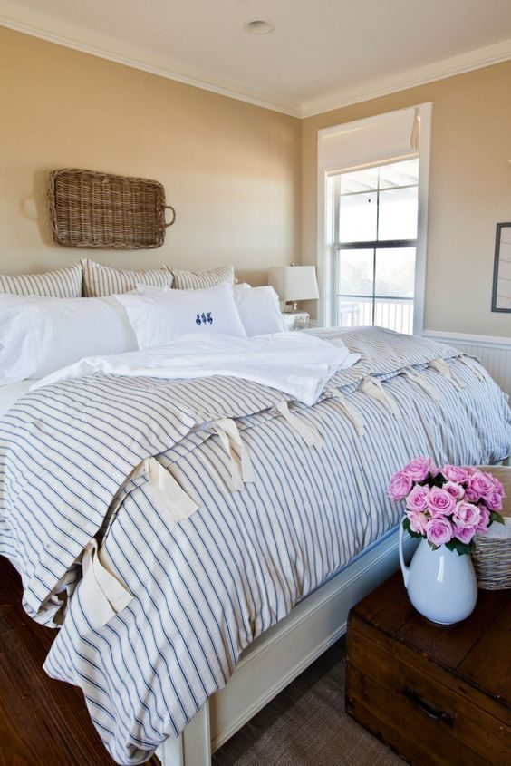 Classic and vintage farmhouse bedroom ideas 28