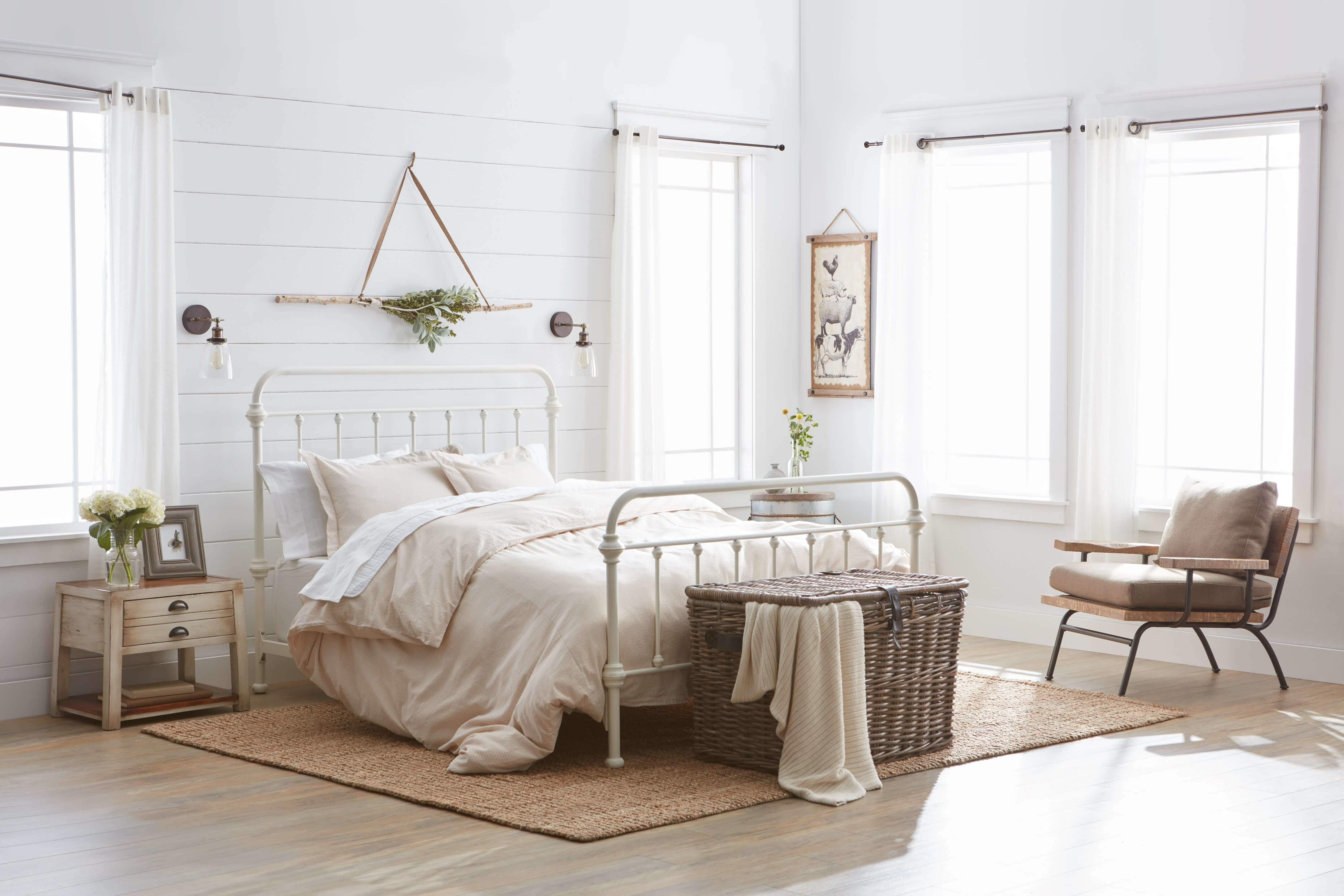 45 Classic And Vintage Farmhouse Bedroom Ideas - Matchness.com