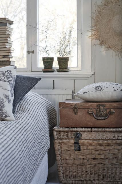 Classic and vintage farmhouse bedroom ideas 39