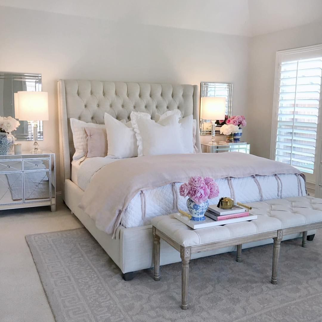 Classic and vintage farmhouse bedroom ideas 45