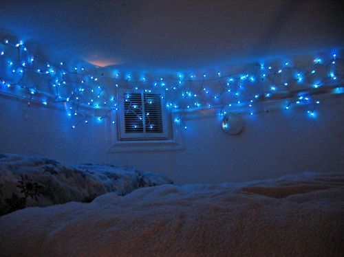 Awesome string light ideas for bedroom 07